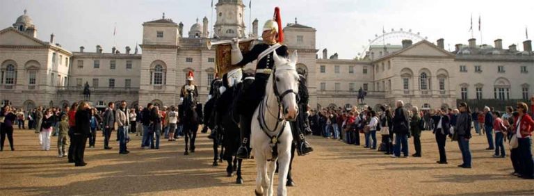 La princesse charlotte n’était pas satisfaite de l’attitude de son frère le prince Louis à la Horse Guards parade